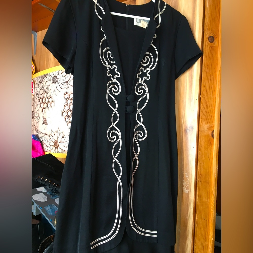 Vintage Julian Taylor dress. Form fitting and fun.